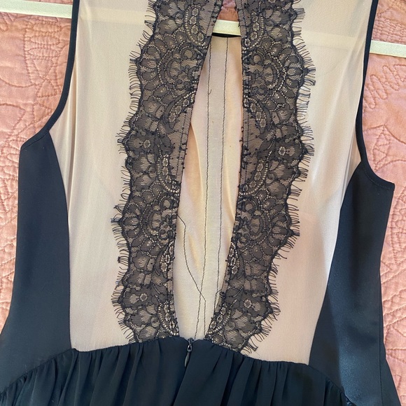 Lightweight formal dress with open back - Picture 4 of 4